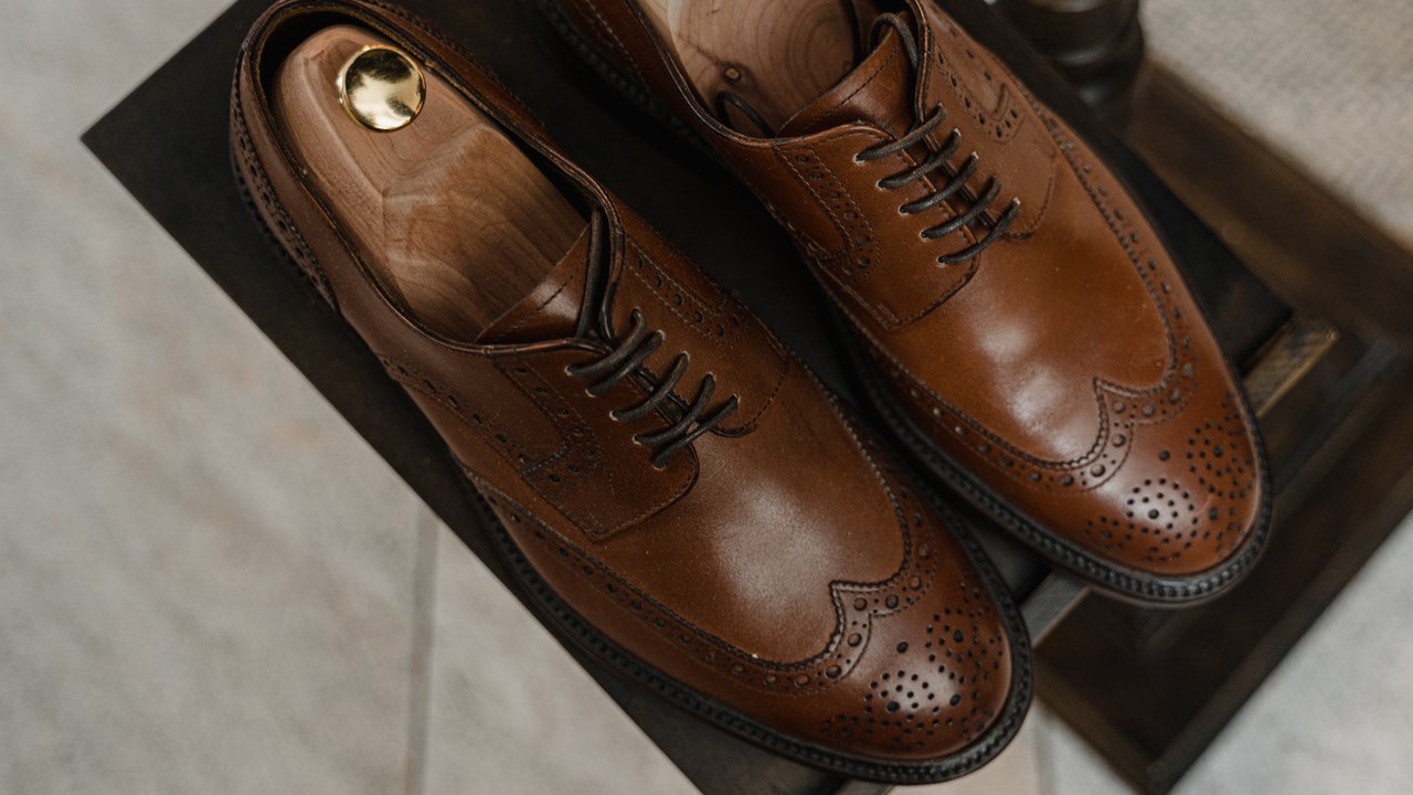 10 Best Dress Shoes For High Arches – [Review & Guide]
