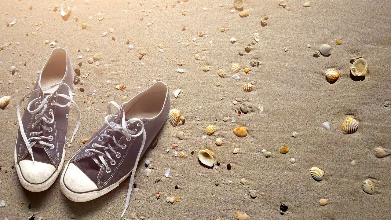 Top 5 Best Shoe for Walking in the Sand